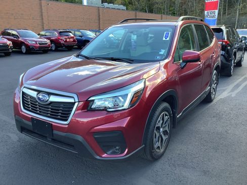 Used 2020 Subaru Forester Premium image 2