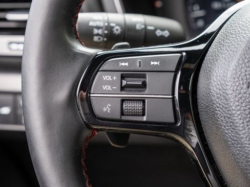 Used 2025 Honda Pilot Black Edition image 21