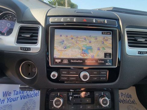 Used 2017 Volkswagen Touareg Executive AWD/4WD image 16