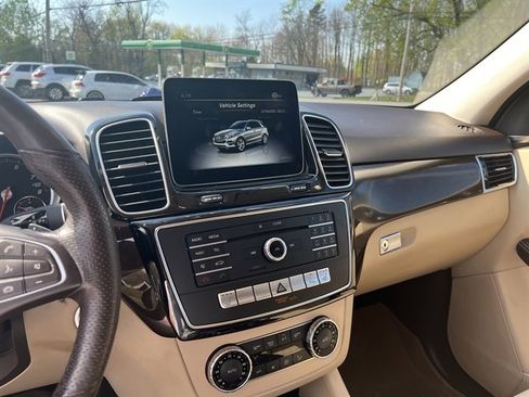 Used 2018 Mercedes-Benz GLE 350 4MATIC image 26