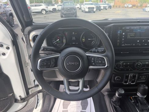 Used 2024 Jeep Wrangler Unlimited Sahara AWD/4WD image 16