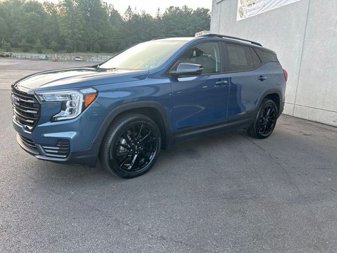 Used 2024 GMC Terrain SLE w/ Driver Convenience Package AWD/4WD image 2