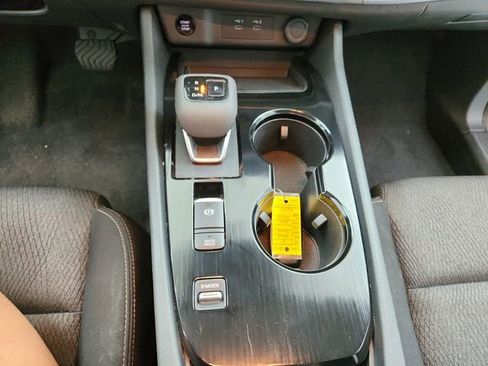 Used 2025 Nissan Rogue SV FWD image 25