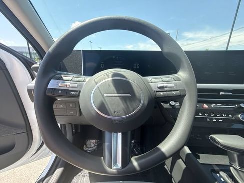 Used 2025 Hyundai Sonata SE FWD image 14