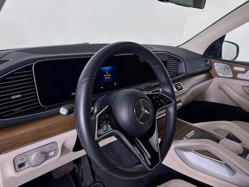 Used 2024 Mercedes-Benz GLS 450 4MATIC image 4
