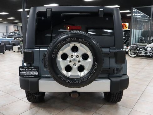 Used 2015 Jeep Wrangler Unlimited Sahara w/ Connectivity Group AWD/4WD image 4
