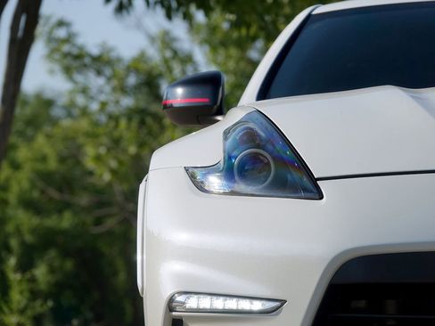 Used 2018 Nissan 370Z NISMO image 17