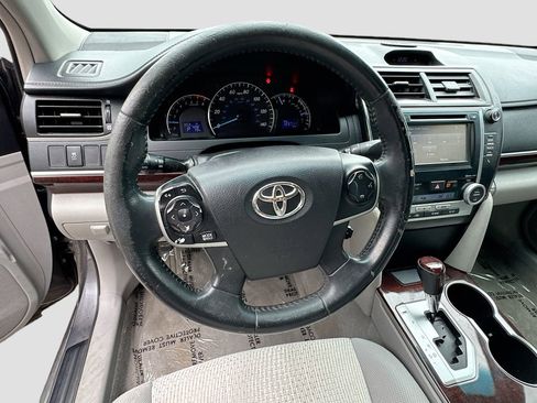 Used 2014 Toyota Camry XLE FWD image 11