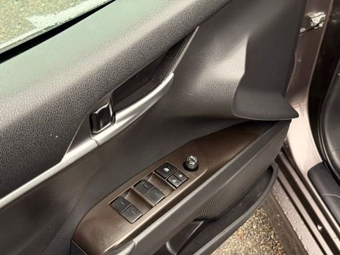 Used 2023 Toyota Camry SE FWD image 22