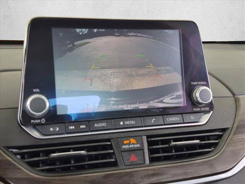 Used 2024 Nissan Altima 2.5 SV FWD image 14
