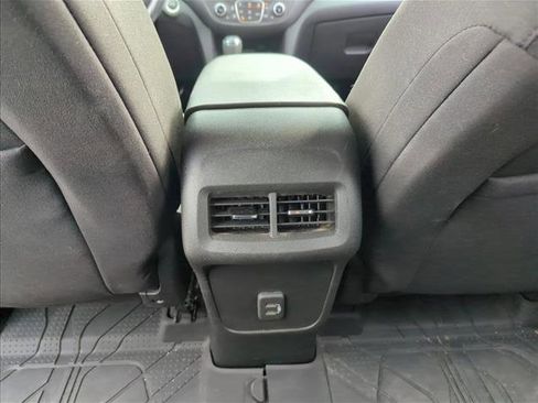 Used 2020 Chevrolet Equinox LT image 25