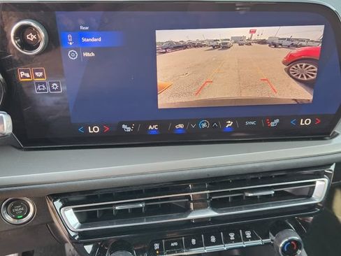 Used 2026 Chevrolet Traverse LT AWD/4WD image 17