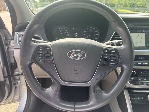 Used 2017 Hyundai Sonata Limited w/ Ultimate Package 02 FWD image 17