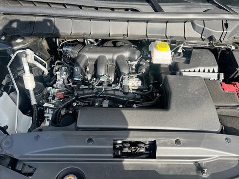 Used 2025 Nissan Pathfinder Platinum w/ Cargo Package image 32