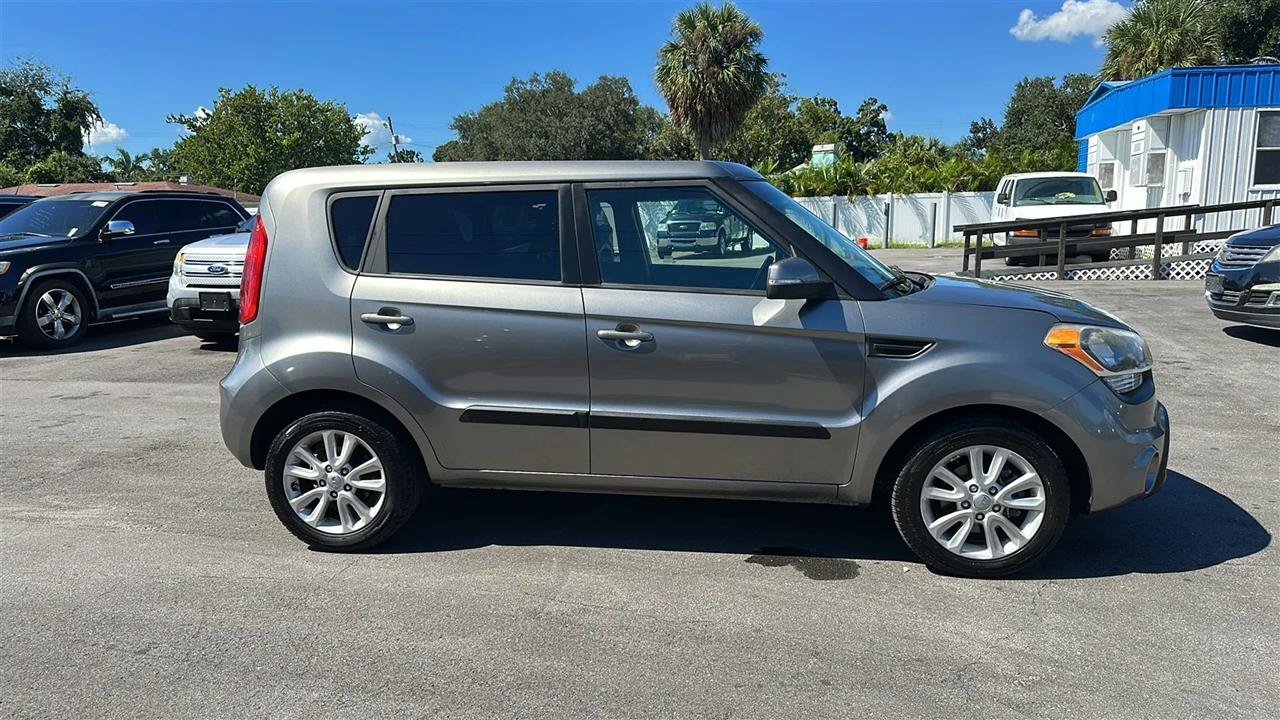 Used 2013 Kia Soul + FWD image 3