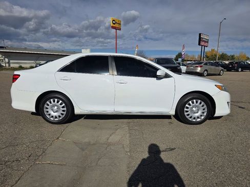 Used 2013 Toyota Camry LE image 2