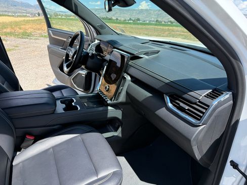 Used 2024 GMC Acadia Elevation AWD/4WD image 39