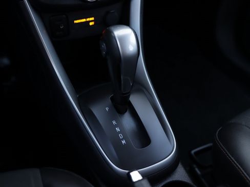 Used 2019 Chevrolet Trax LT w/ LT Convenience Package image 17