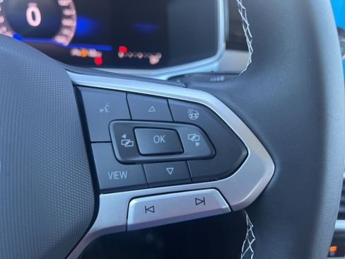 New 2025 Volkswagen Taos SE image 29