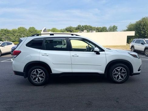 Used 2023 Subaru Forester Premium AWD/4WD image 5