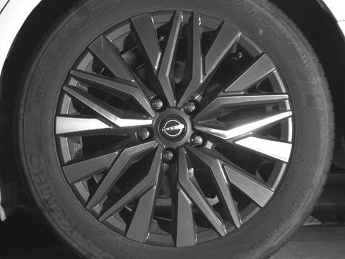 Used 2025 Nissan Altima 2.5 SV image 14