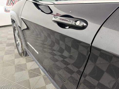Used 2019 Jeep Cherokee Limited FWD image 24