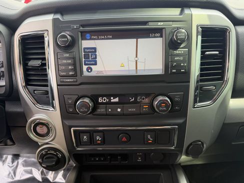 Used 2017 Nissan Titan PRO-4X AWD/4WD image 30