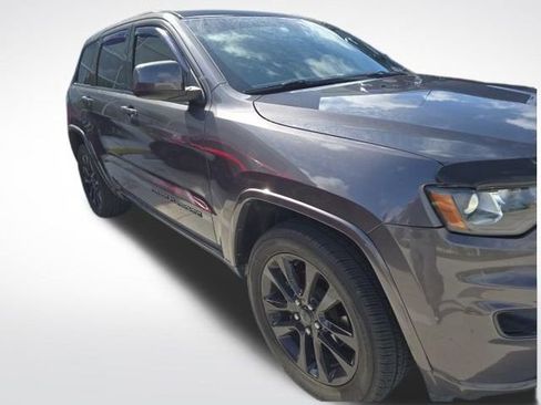 Used 2018 Jeep Grand Cherokee Altitude AWD/4WD image 5