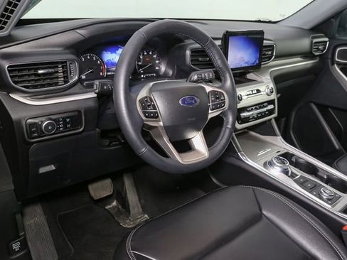 Used 2023 Ford Explorer XLT w/ Equipment Group 202A AWD/4WD image 21