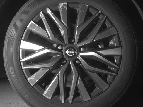 Used 2025 Nissan Altima 2.5 SV FWD image 13