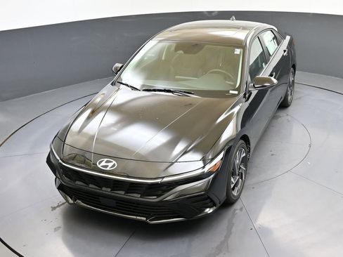 Used 2025 Hyundai Elantra Limited FWD image 43