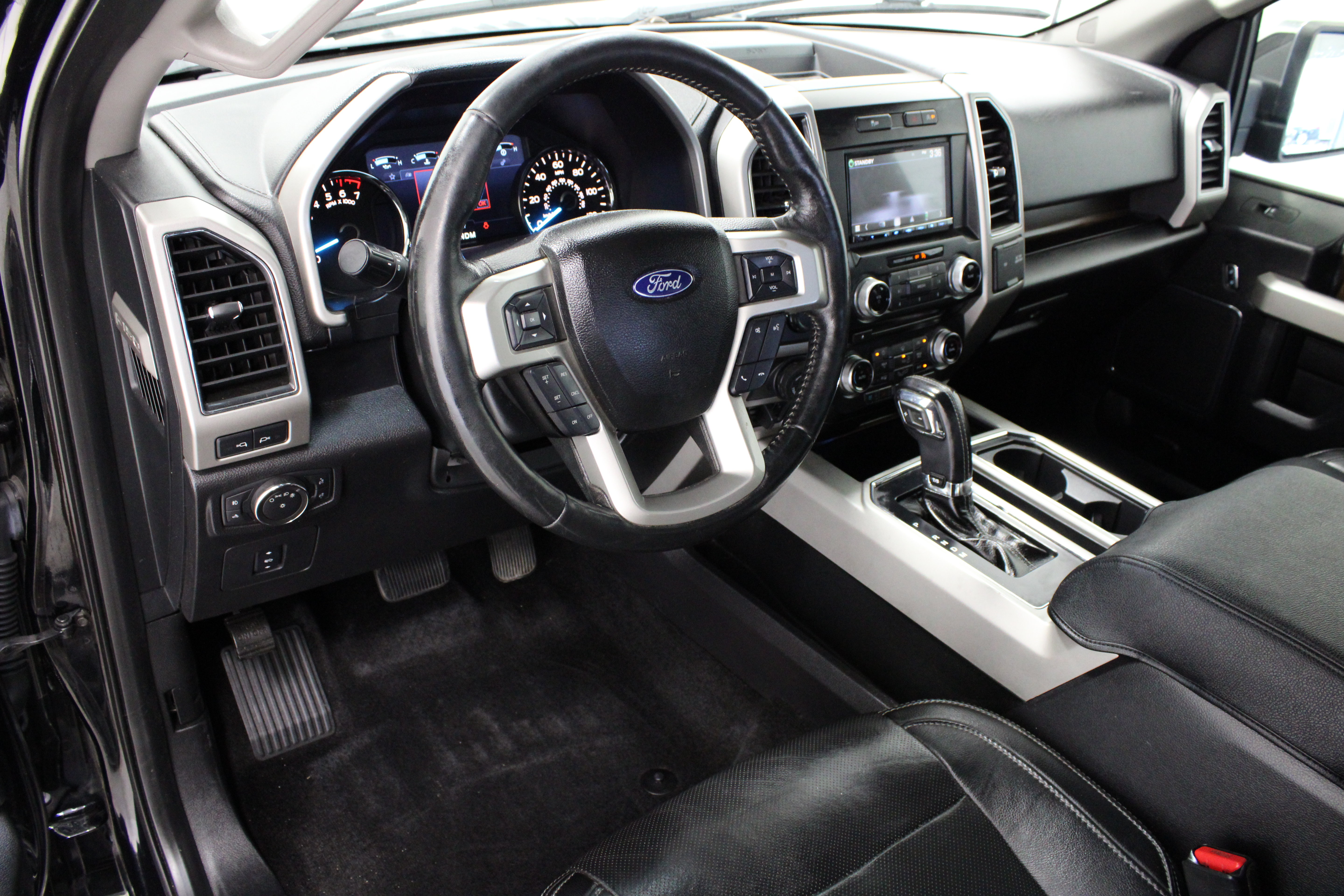 Used 2017 Ford F150 Lariat w/ Equipment Group 502A Luxury RWD image 15