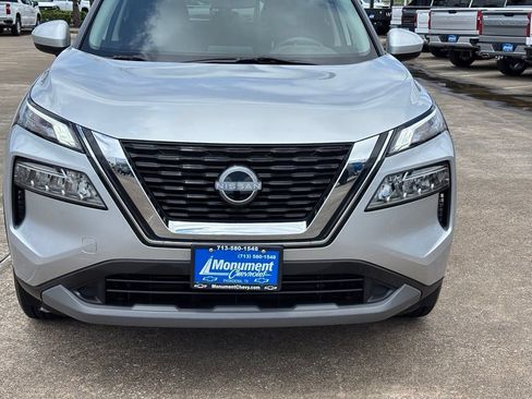 Used 2023 Nissan Rogue SV FWD image 3