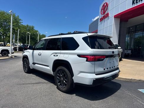 Certified 2024 Toyota Sequoia Platinum AWD/4WD image 3
