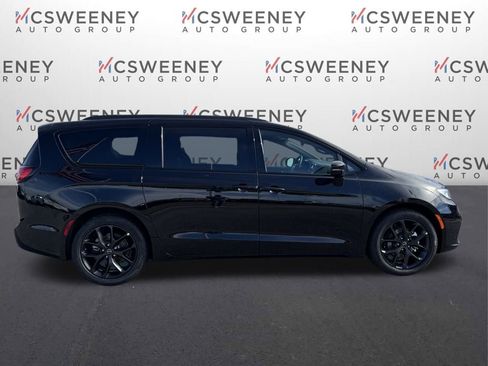New 2026 Chrysler Pacifica Select w/ S Appearance Package image 6
