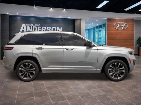 Used 2023 Jeep Grand Cherokee Overland RWD image 17