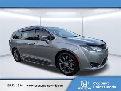Used 2017 Chrysler Pacifica Limited w/ Advanced Safetytec Group