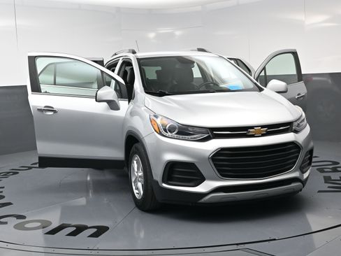 Used 2019 Chevrolet Trax LT w/ LT Convenience Package image 21