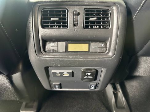 Used 2020 Nissan Pathfinder SL AWD/4WD image 22