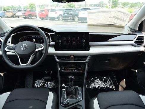 New 2025 Volkswagen Taos SEL image 7