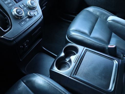 Used 2018 Toyota Sienna SE w/ SE Preferred Package image 10