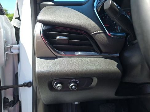 Certified 2023 Chevrolet Traverse LT FWD image 11