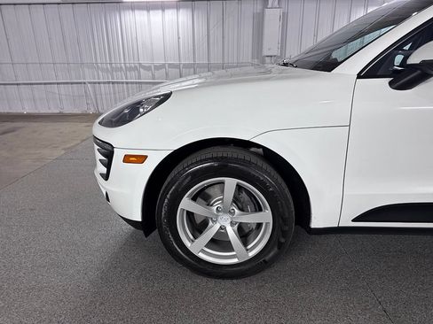 Used 2018 Porsche Macan AWD/4WD image 18