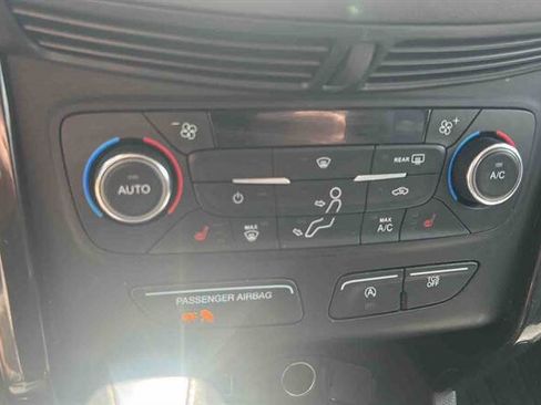 Used 2017 Ford Escape SE w/ Equipment Group 201A AWD/4WD image 17