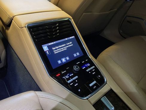 Used 2020 Porsche Panamera 4S image 30