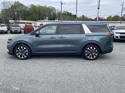 Used 2024 Kia Carnival EX image 7