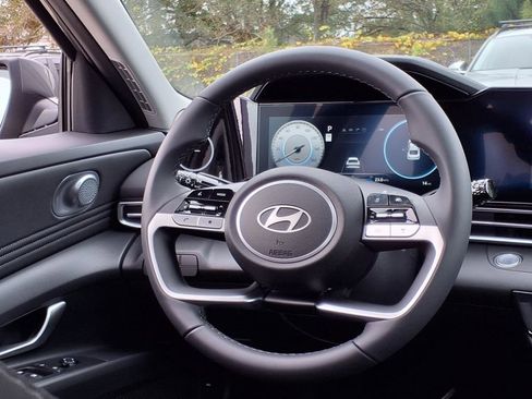 New 2025 Hyundai Elantra SEL image 15