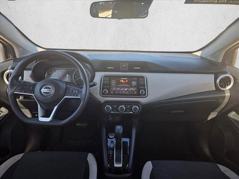 Used 2022 Nissan Versa SV image 16