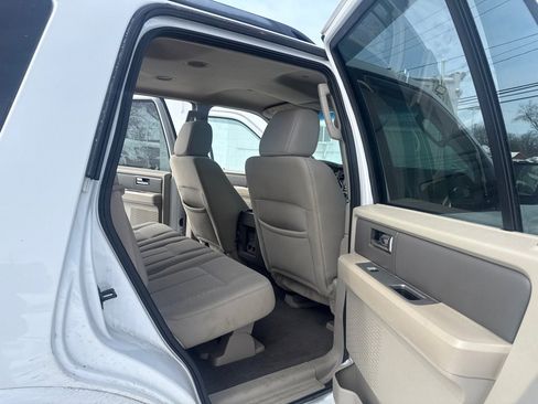 Used 2010 Ford Expedition XLT image 12