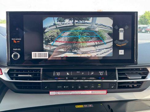 Used 2026 Toyota Sienna XLE AWD/4WD image 16